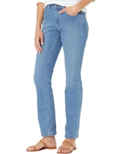 L.L.Bean BeanFlex Straight Leg Favorite Fit Jeans In Light Indigo
